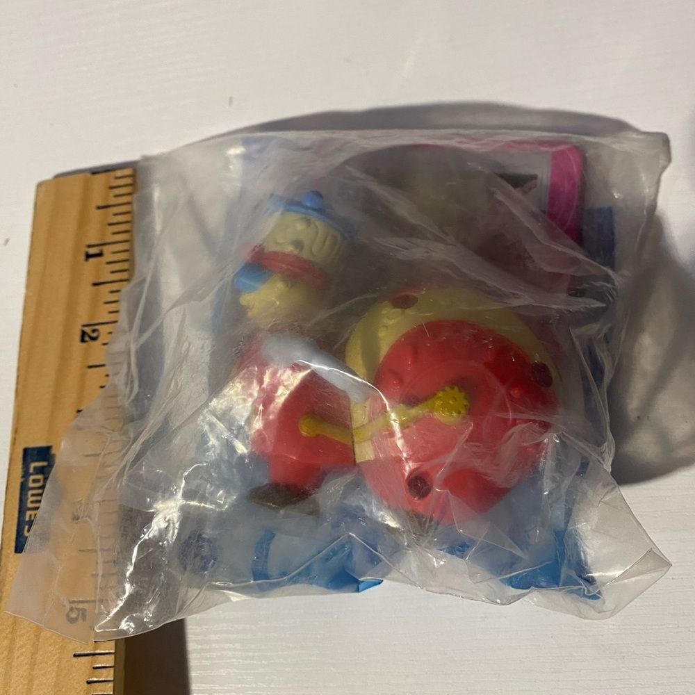 RARE COLLECTIBLE BURGER KING ROBOTS AUNT FANNY NEW IN PACKAGE NIP 2005 - Picture 3 of 4
